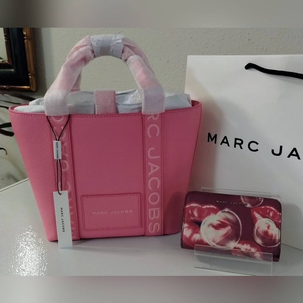 Marc Jacobs Wallet Limited Edition "Hot Lips" Valentine Collection - Picture 4 of 16
